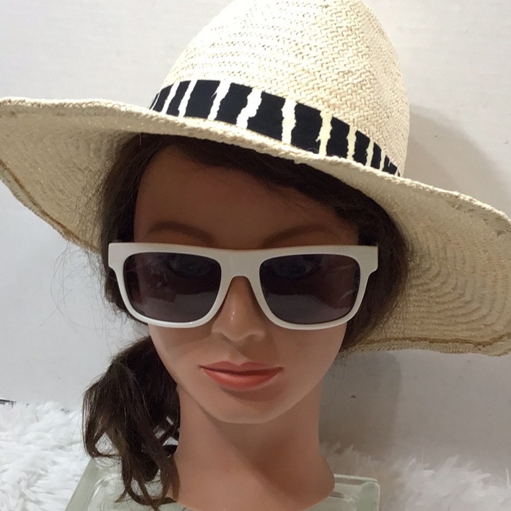 Post Malone Arnette sunglasses with Coach case